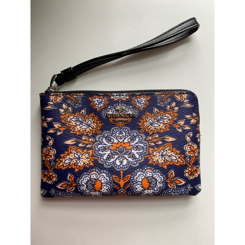 NWOT COACH PAISLEY WRISTLET